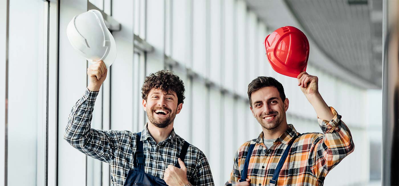 roof-worker-with-helmet